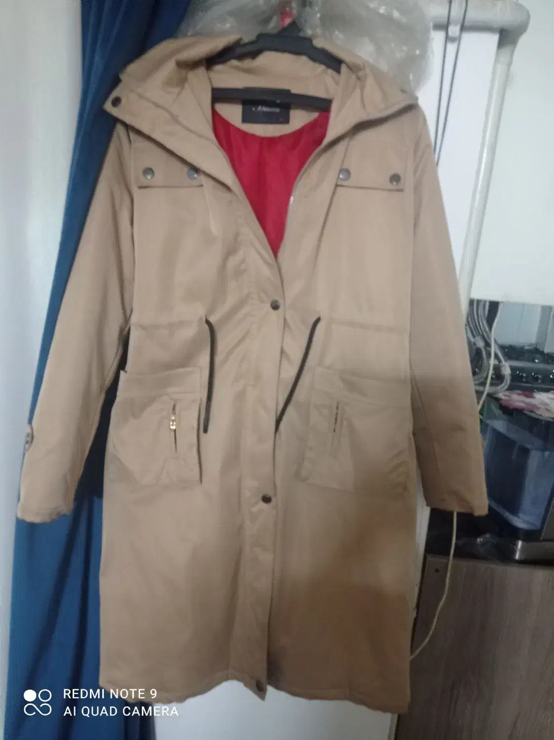 بارونی رنگ کرم زیبا نونوپوشیده نشده|لباس|اسلامشهر, شهرک سالور|دیوار