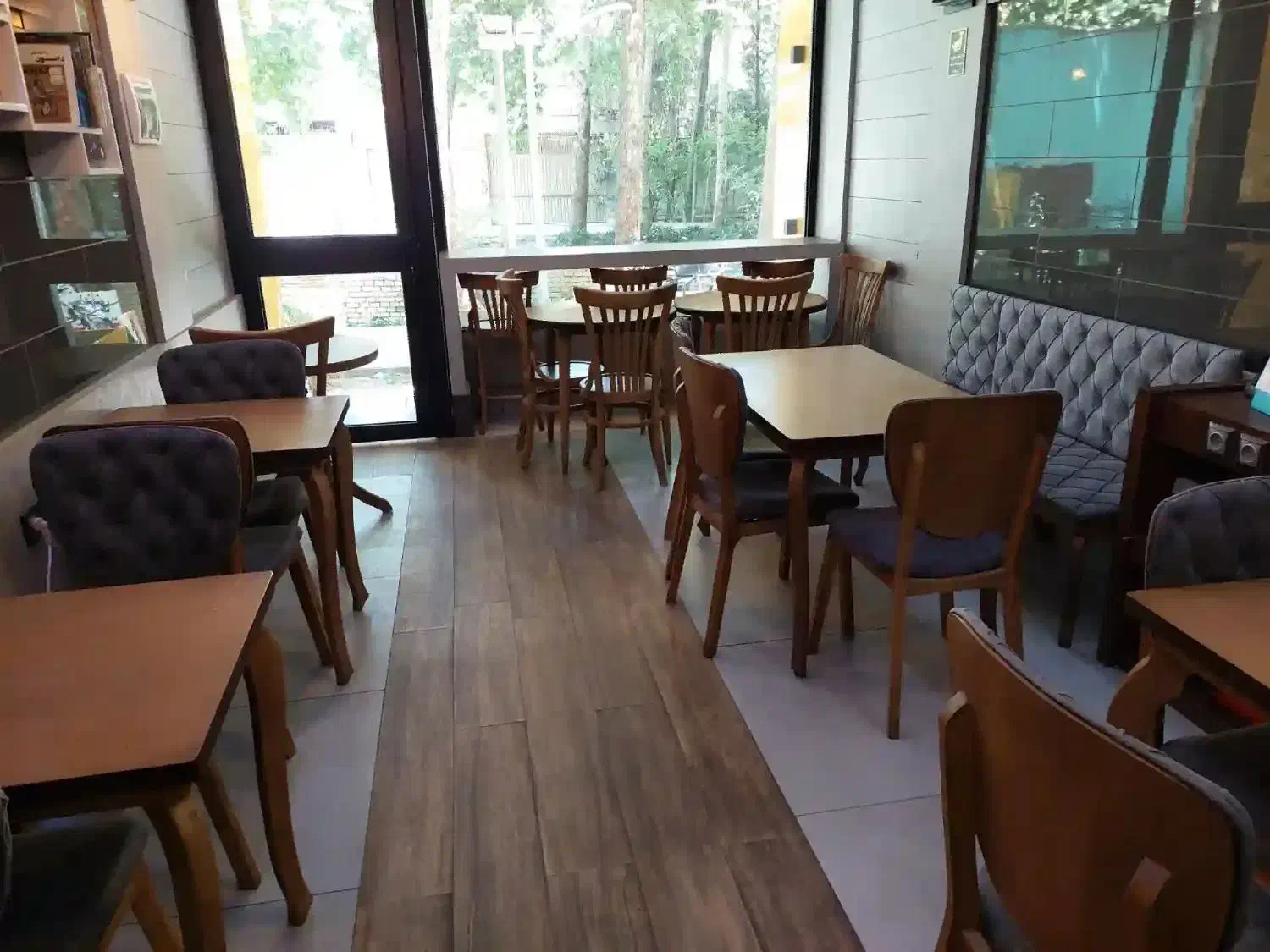 مغازه ۴۰متری میدان انقلاب دو طبقه|فروش مغازه و غرفه|اصفهان, چرخاب|دیوار