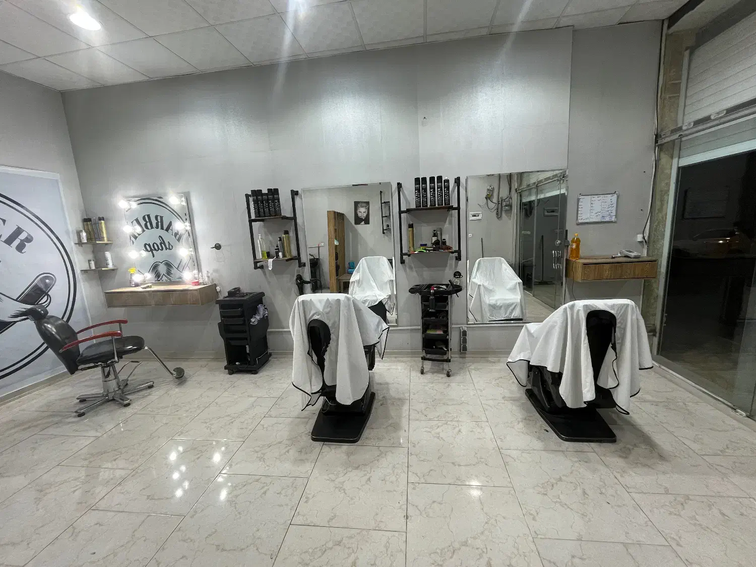 دکور تمیز فروشی|آرایشگاه و سالن‌های زیبایی|تربت‌حیدریه, کاشانی|دیوار