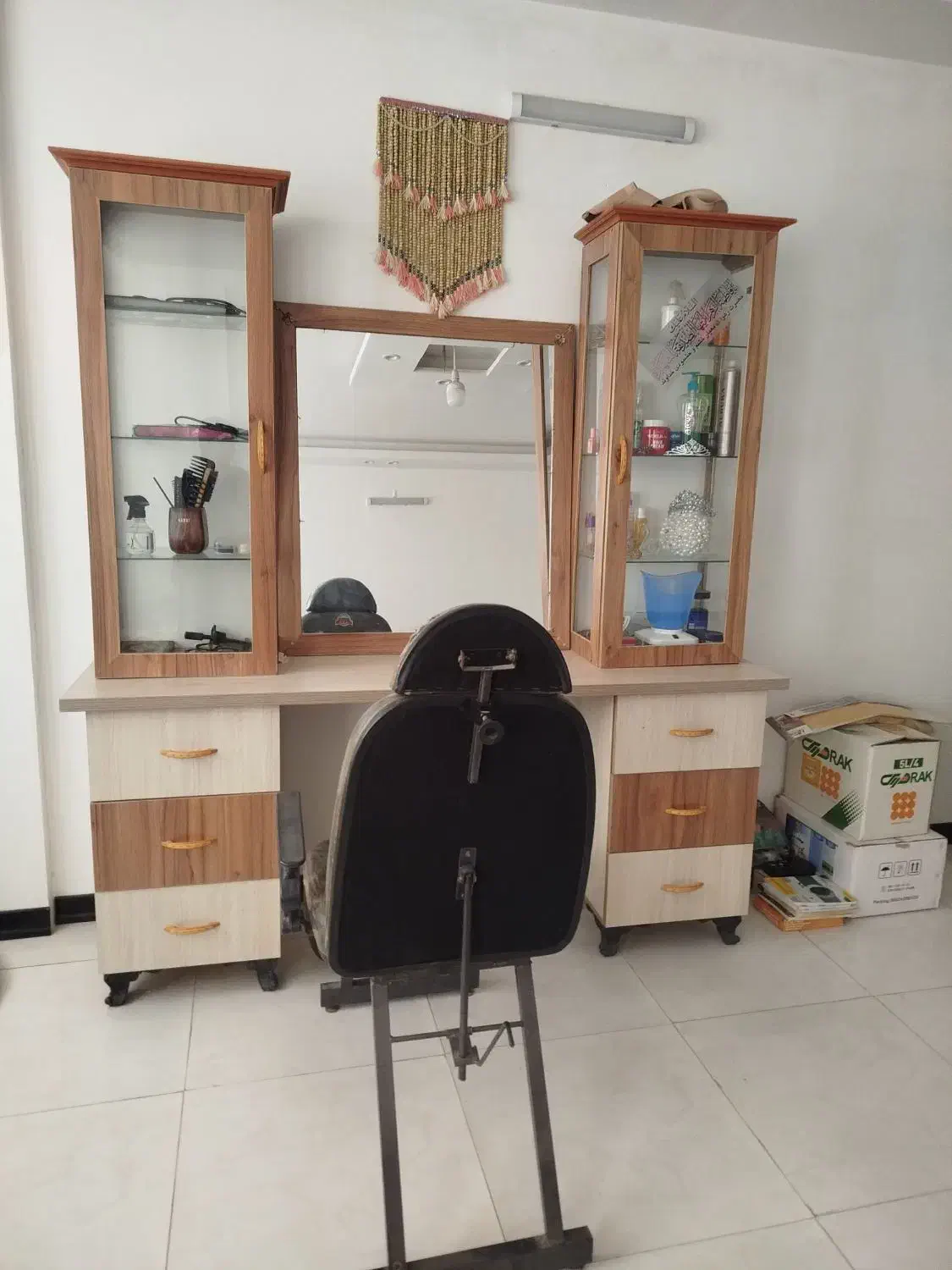 دکور کمد آینه میز|آرایشگاه و سالنهای زیبایی|مشهد, امیرآباد|دیوار