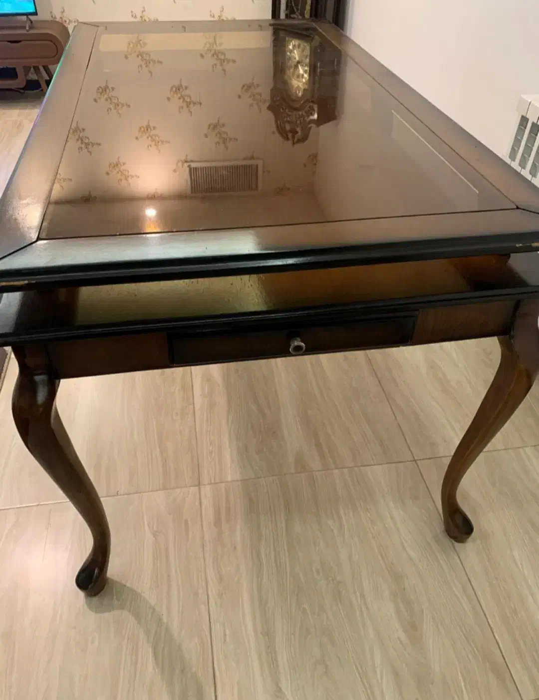 میز|میز و صندلی غذاخوری|فردیس, داوری|دیوار