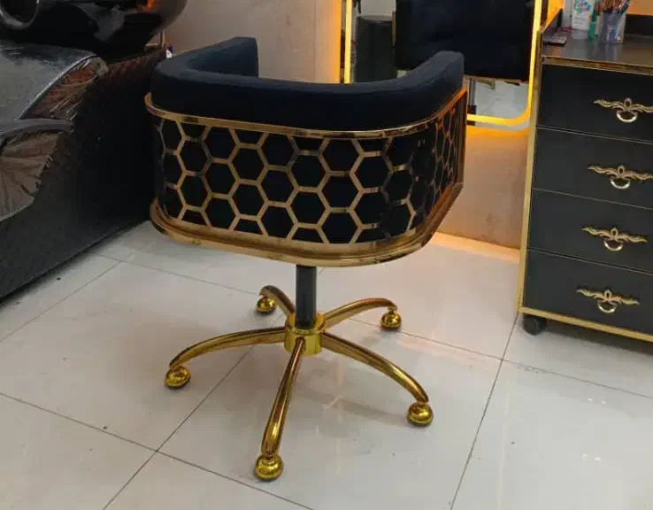 اجاره لاین و به صورت درصدی و شنیون کارحرفه ای|خدمات آرایشگری و زیبایی|مشهد, گلشور|دیوار