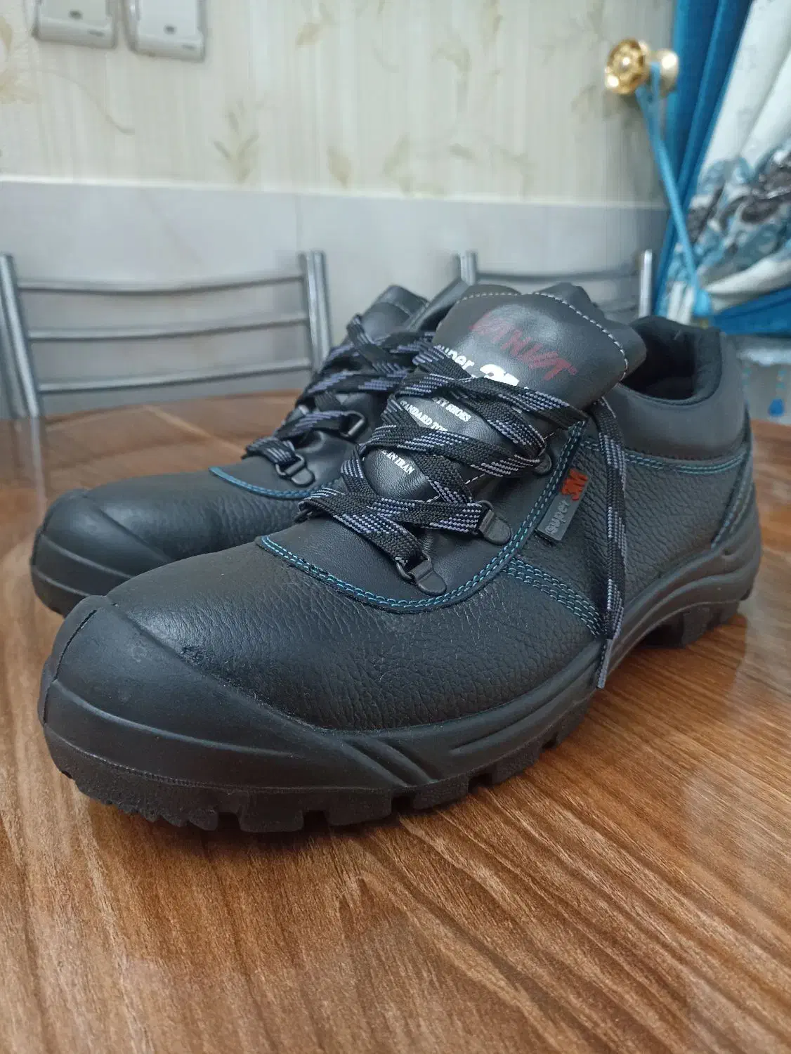 کفش کار|کیف، کفش، کمربند|اردبیل, |دیوار