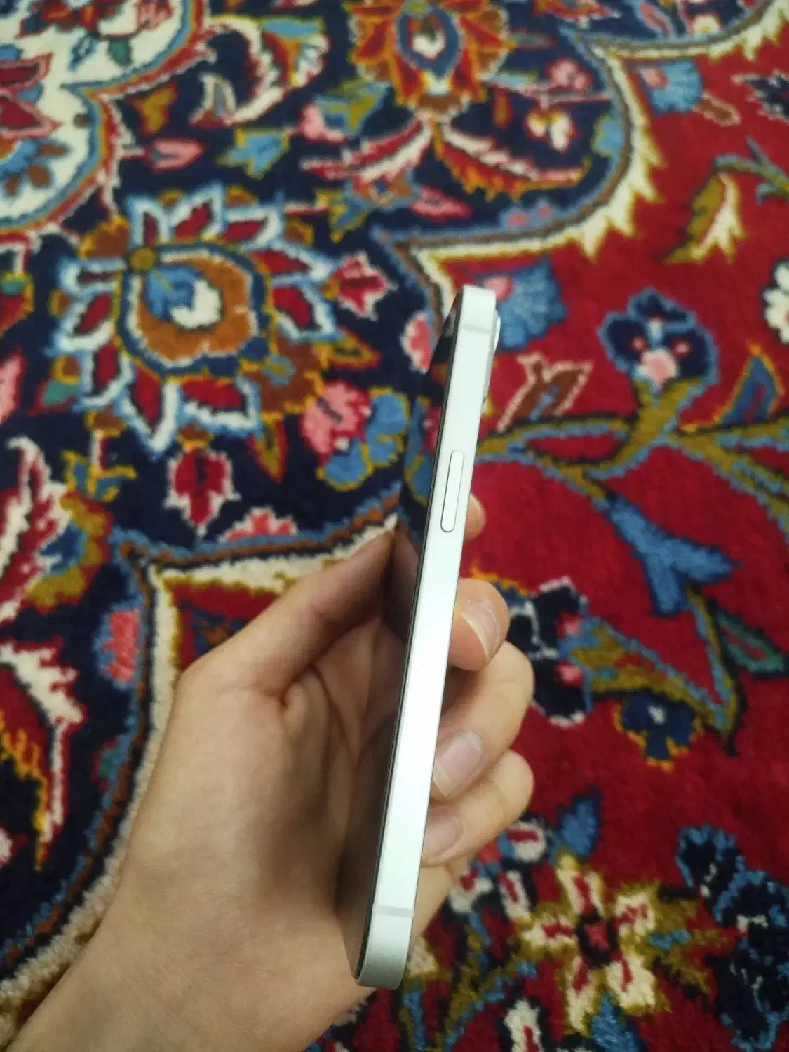 آیفون 13 نرمال|موبایل|میانه, |دیوار