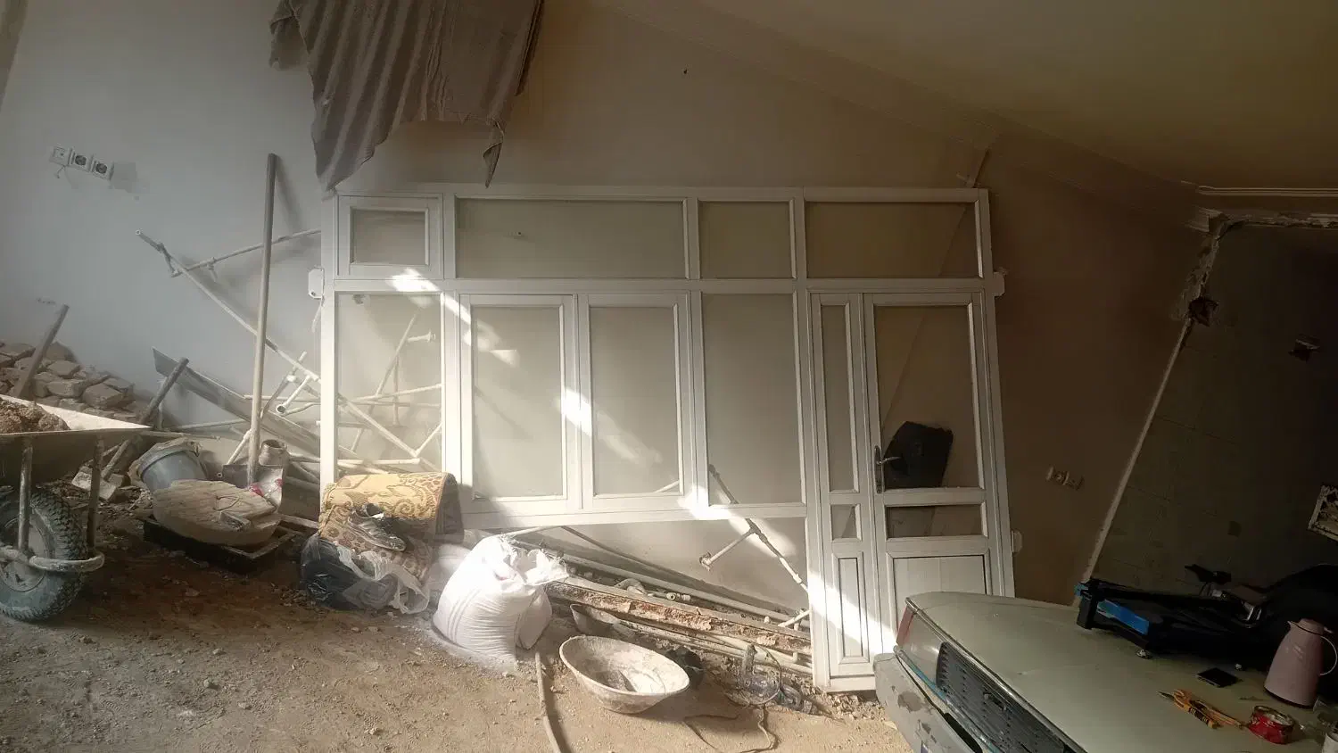 درب و پنجره چولاقی. نو تقریبا ۷۰ کیلو|مصالح و تجهیزات ساختمان|تبریز, |دیوار