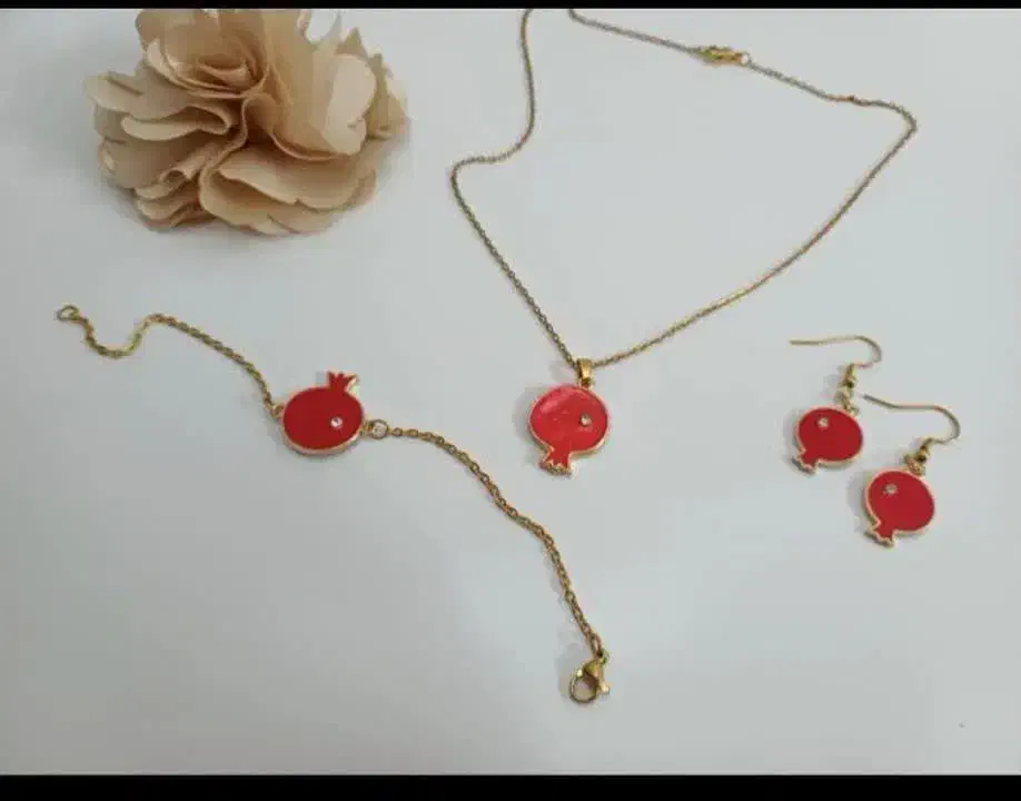 نیم ست یلدایی|بدلیجات|کاشان, کوچه باسکول|دیوار