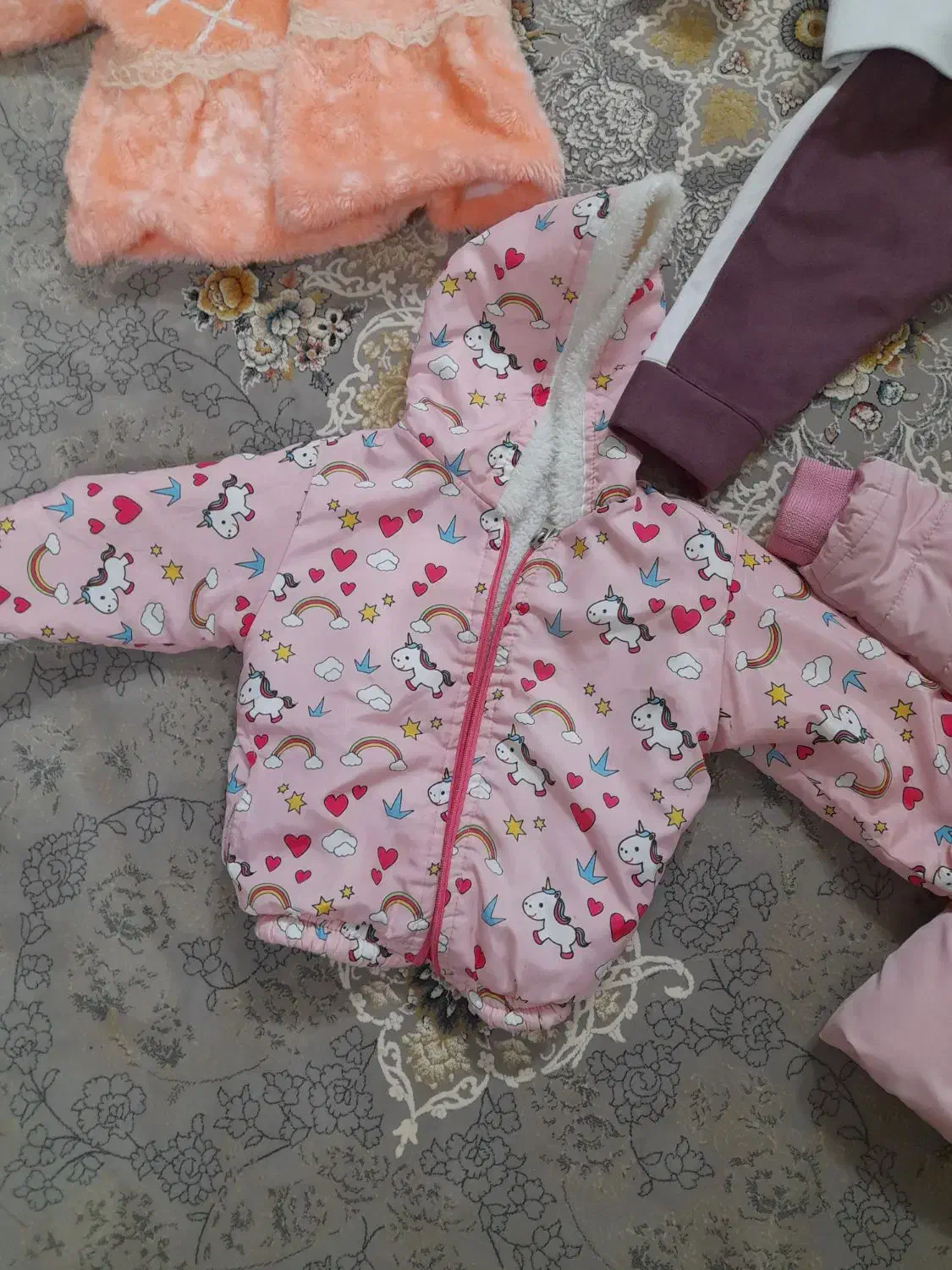 تعدادی کاپشن و سویشرت شلوار مناسب یک سال|کفش و لباس بچه|تهران, شمیراننو|دیوار