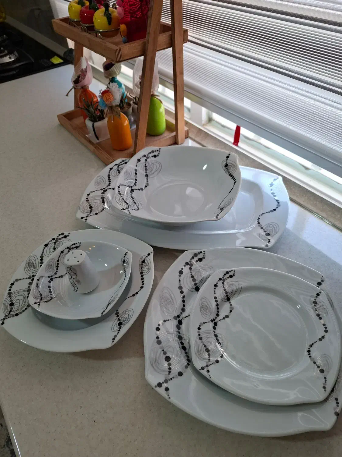 سرویس۱۸نفره چینی|ظروف سرو و پذیرایی|خرمآباد, |دیوار