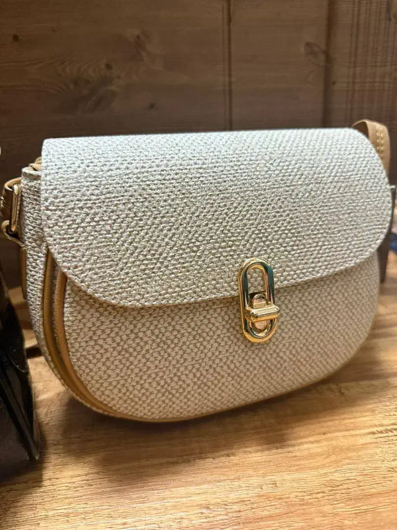 کیف|کیف، کفش، کمربند|گرمسار, |دیوار