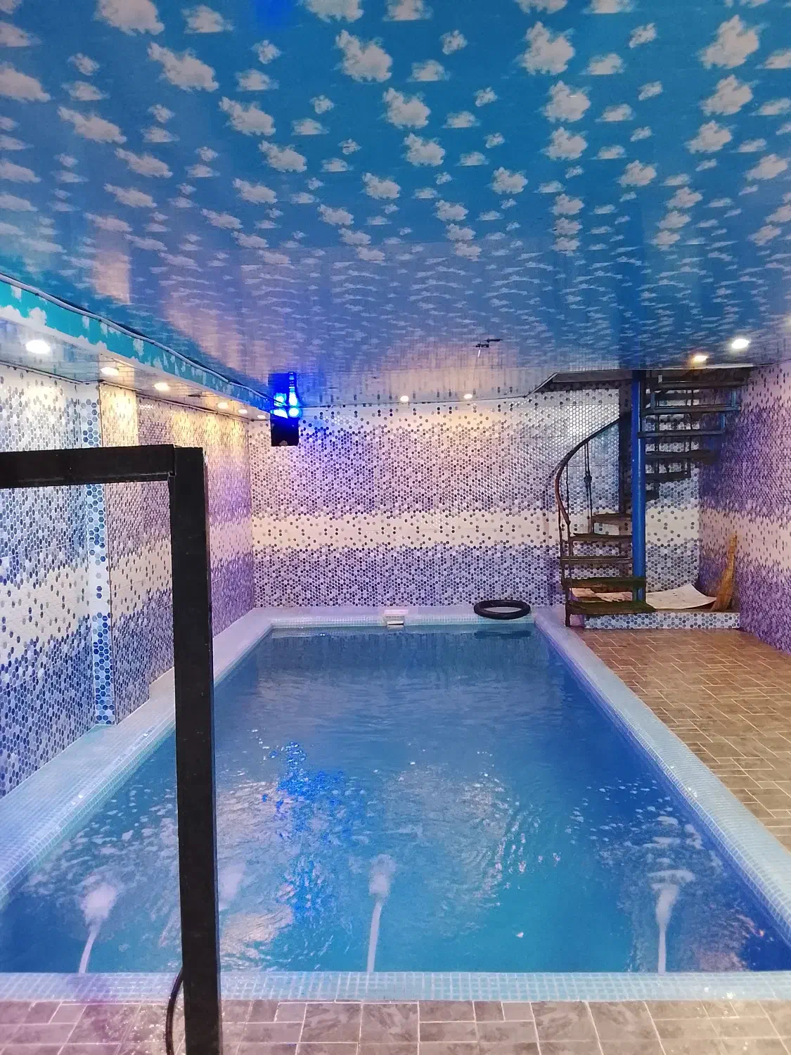 اجاره ویلای استخر دار (دانیال ) بدون واسطه|اجارهٔ کوتاهمدت آپارتمان و سوئیت|محمودآباد, |دیوار