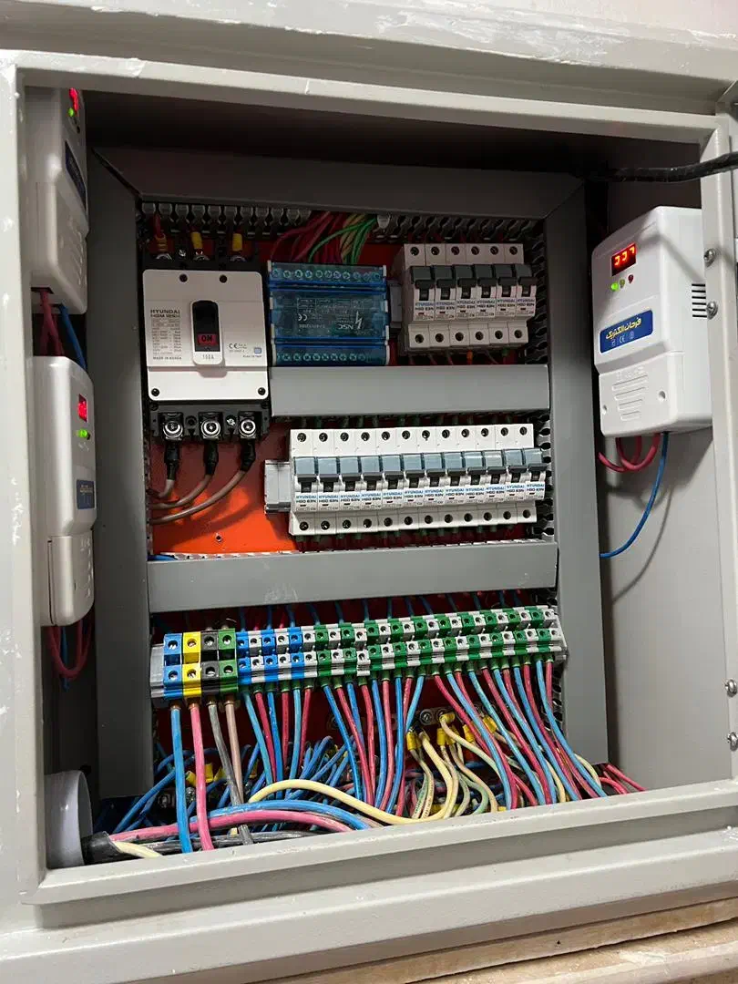 برقکار برقراری نصب لوستر|خدمات پیشه و مهارت|قم, نیروگاه|دیوار