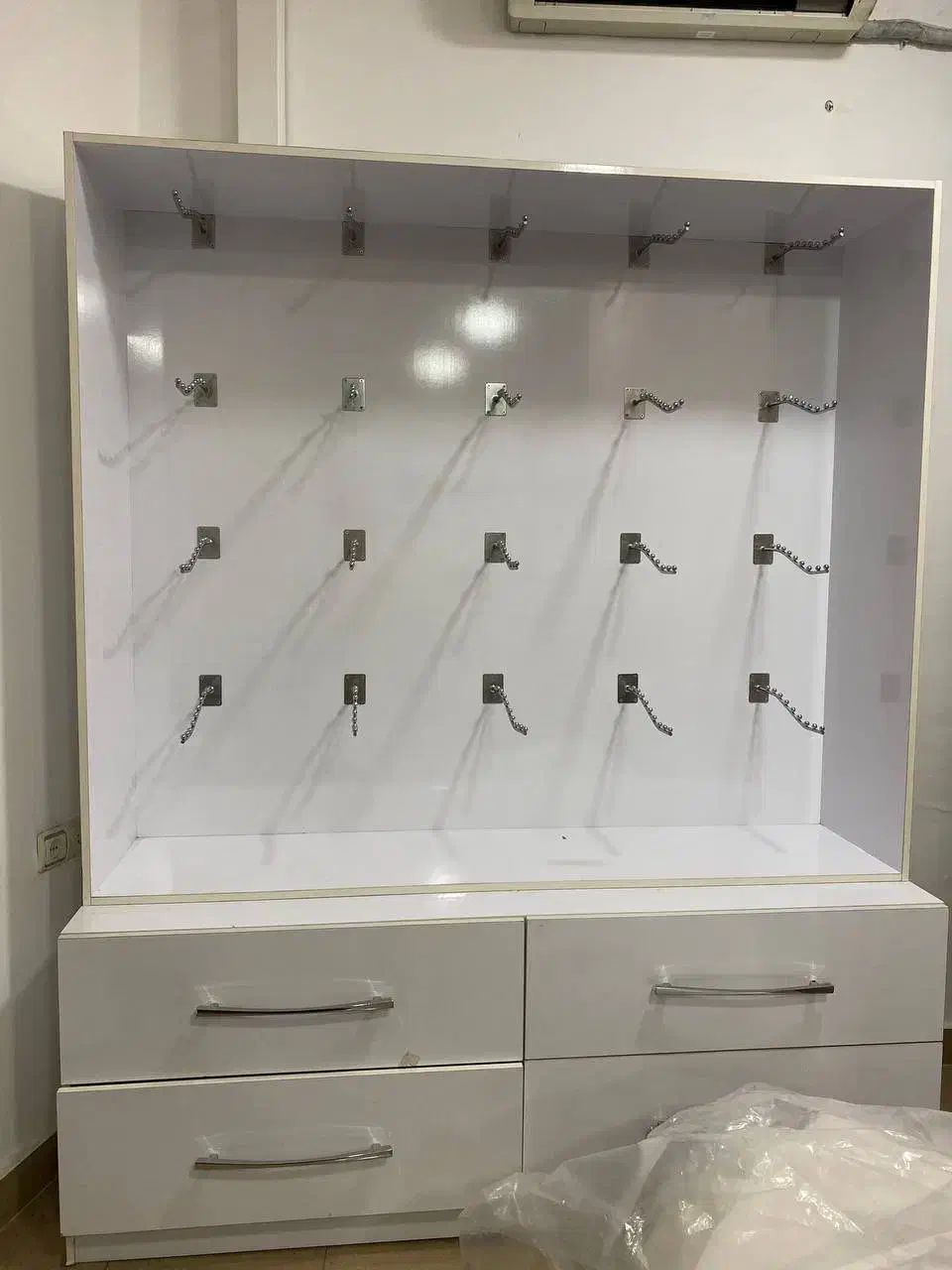 میز و ویترین فروشگاهی (قابل فروش جداگانه)|فروشگاه و مغازه|رشت, معلم|دیوار