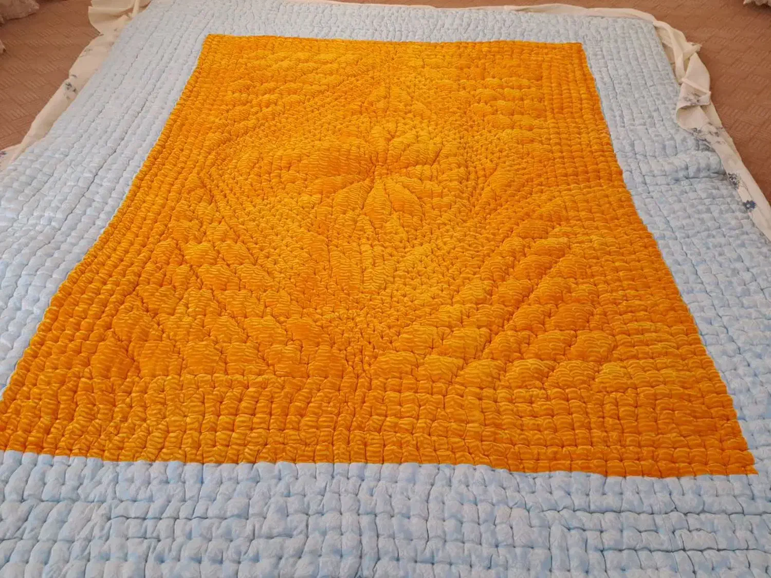 لحاف|رختخواب، بالش، پتو|برخوار, |دیوار