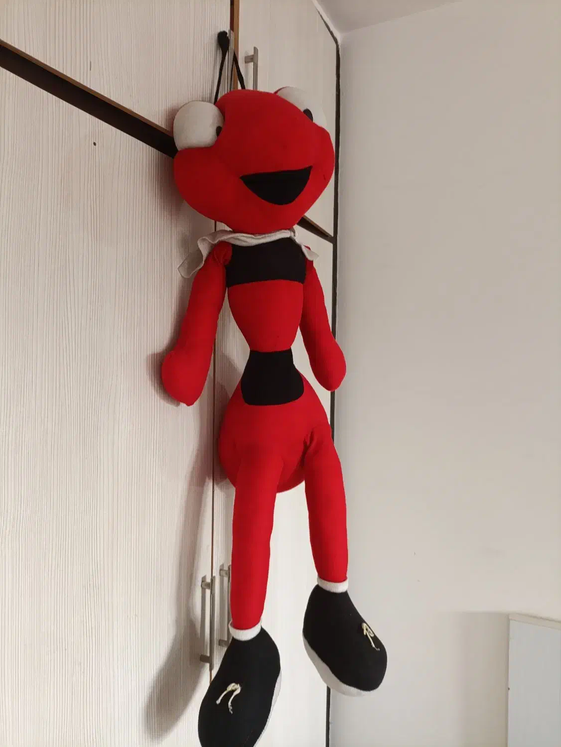 عروسک مورچه|اسباب‌بازی بچه|قم, انسجام|دیوار