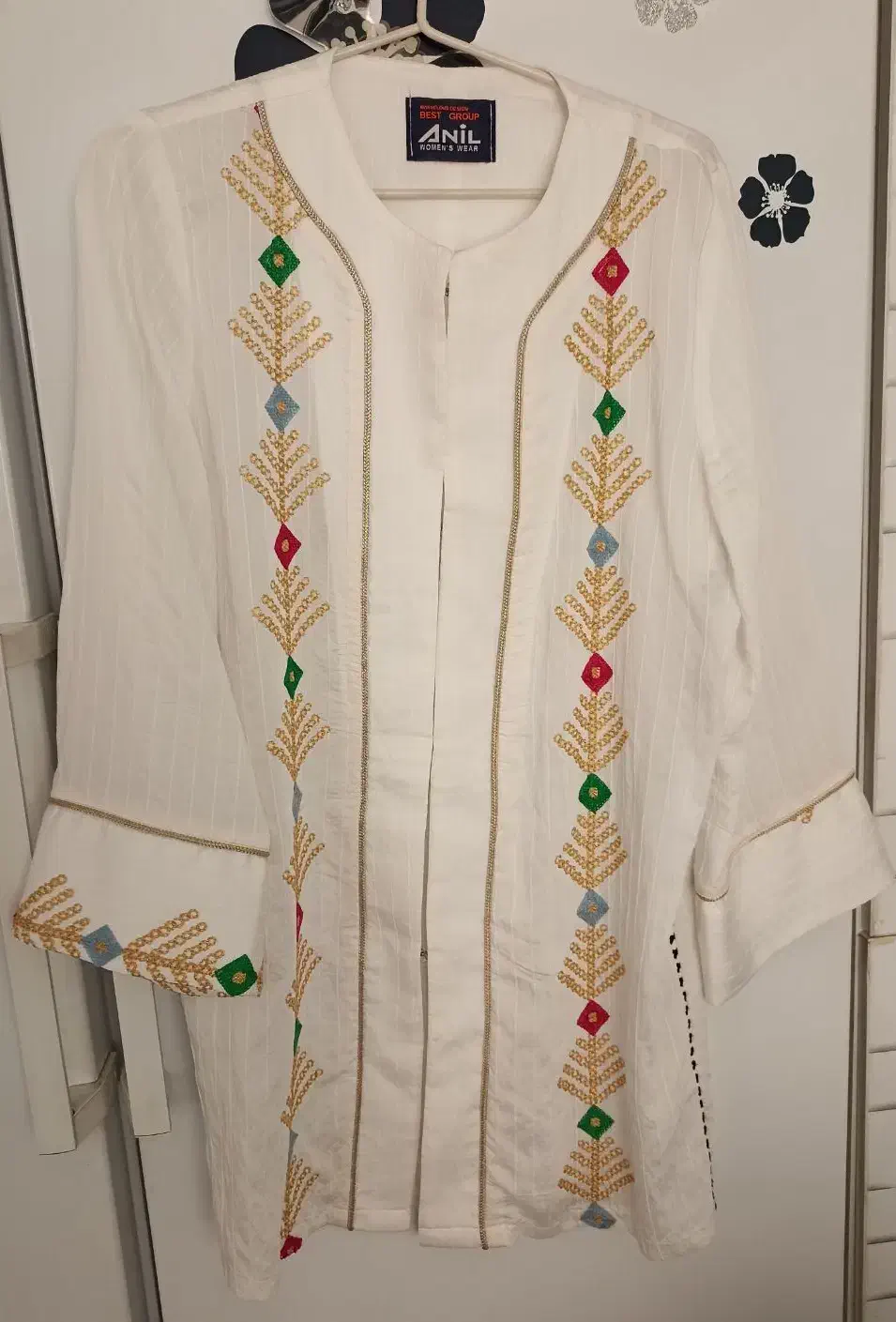 تعدادی مانتو و لباس مجلسی|لباس|شاهین‌شهر, عطار|دیوار