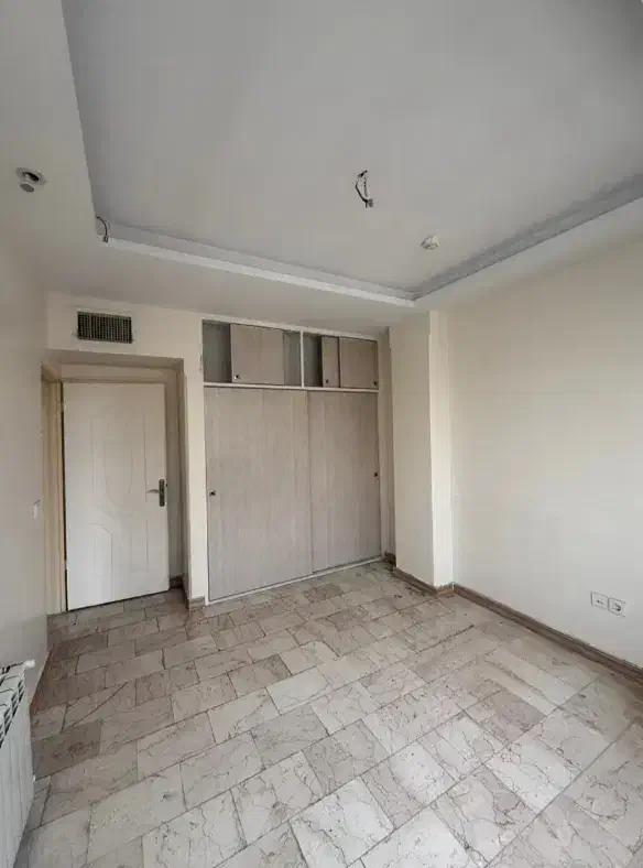 واحد ۱۰۰ متری / دو خواب / سه ساله