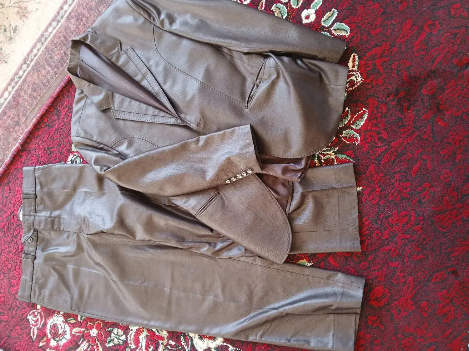 کت وشلوار قهوه ای بدون پارگی وخرابی تر وتمیز|لباس|آق قلا, |دیوار