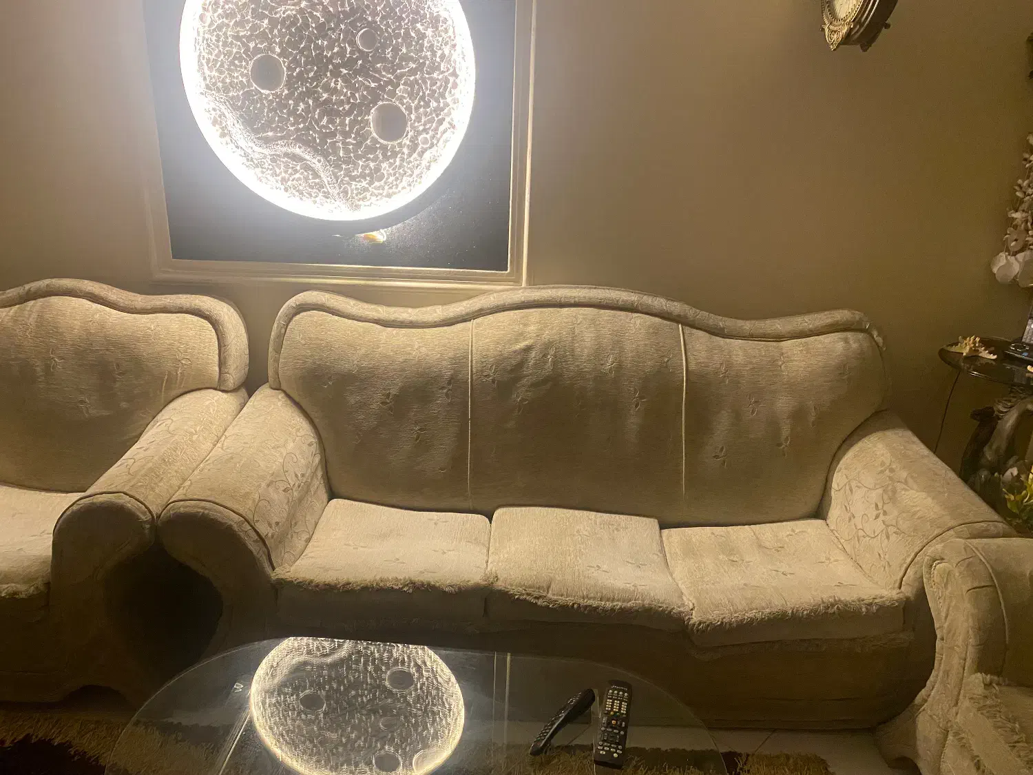 مبل راحتی شیری رنگ|مبلمان خانگی و میز عسلی|تهران, شهید اسدی|دیوار