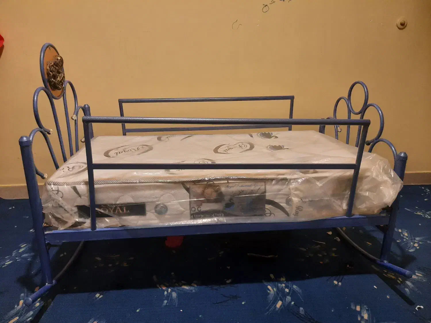 تخت گهواره‌ای فلزی|تخت و صندلی بچه|قم, زنبیل آباد|دیوار