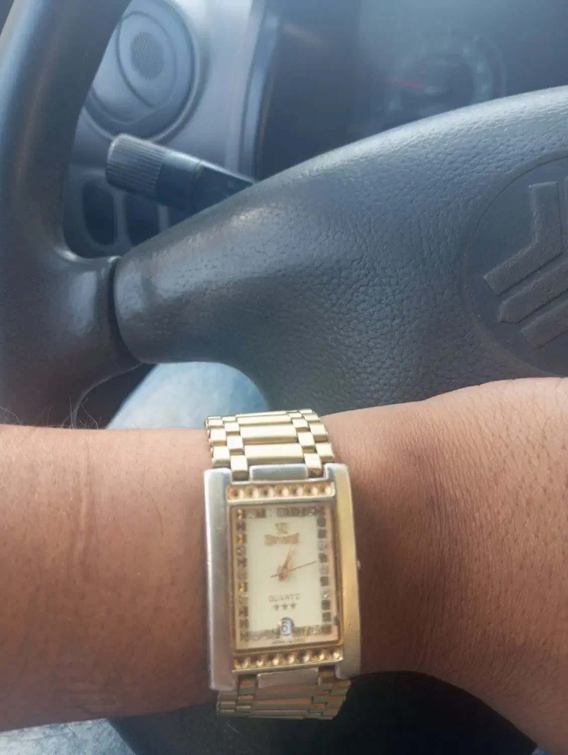 ساعت|ساعت|تربتحیدریه, میدان مرکزی|دیوار