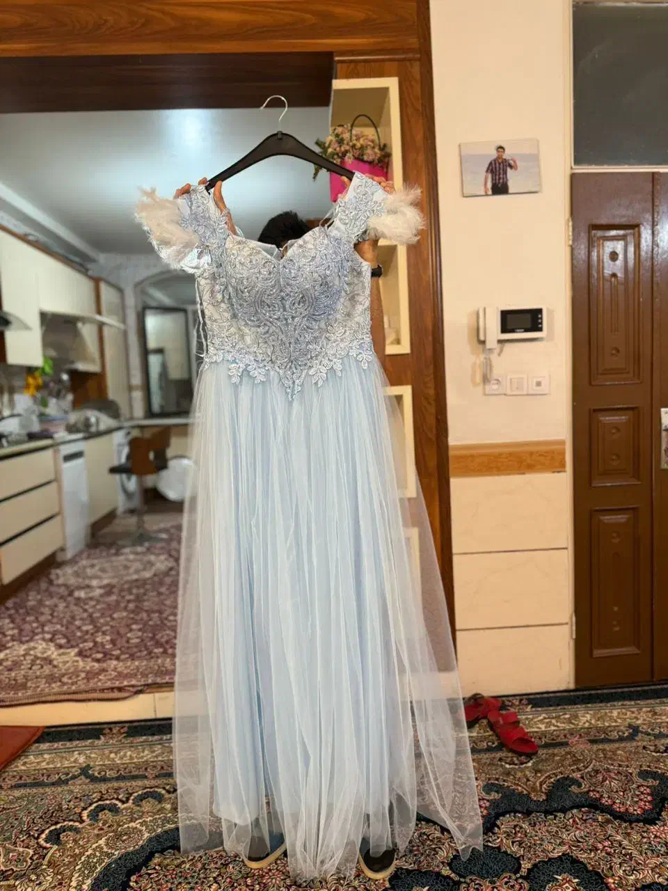 لباس مجلسی نو دست دوزی|لباس|اصفهان, قلعه طبره|دیوار