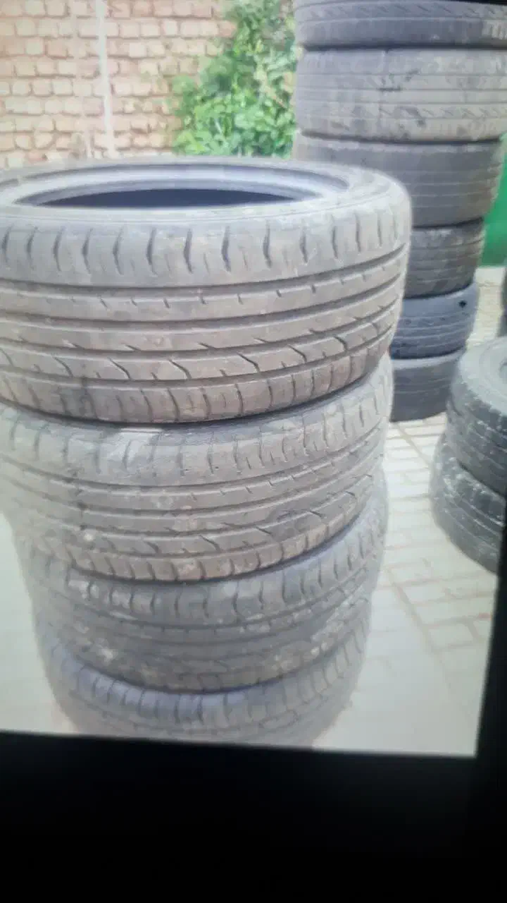 لاستیک ۷۰ در صد ماشینای خارجی|خودرو کلاسیک|کاشان, طاهرآباد|دیوار