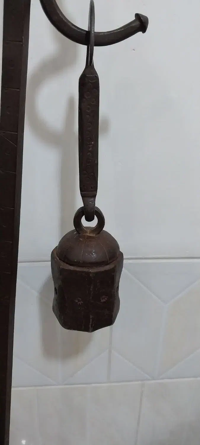 فروش قپون و چراغ والور چراغ زنبوری و چراغ‌گردسوز|کلکسیون اشیاء عتیقه|میبد, |دیوار