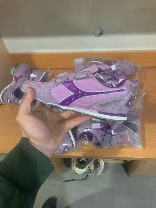 حراجی کتونی دیادورا|حراج|تهران, منیریه|دیوار