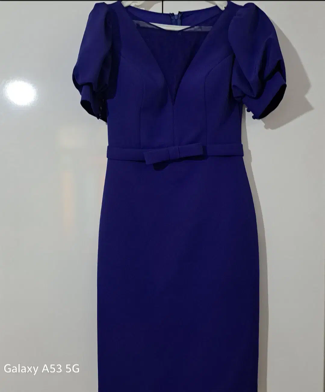 لباس بنتون|لباس|صحنه, |دیوار