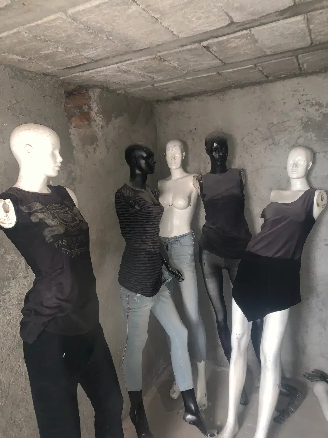 مانکن|فروشگاه و مغازه|میانه, |دیوار