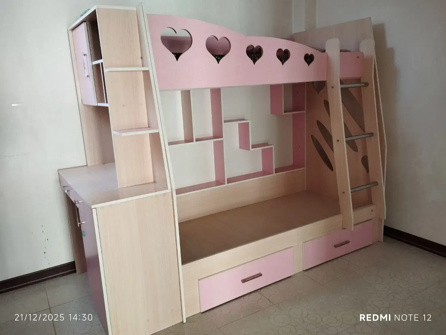 تخت دوطبقه همراه با میز تحریر|تخت و سرویس خواب|بروجن, |دیوار