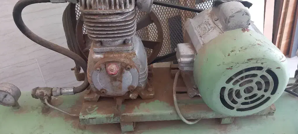 پمپ باد ۱۵۰ لیتری کاملا سالم وکم صدا|ابزارآلات|رودسر, |دیوار