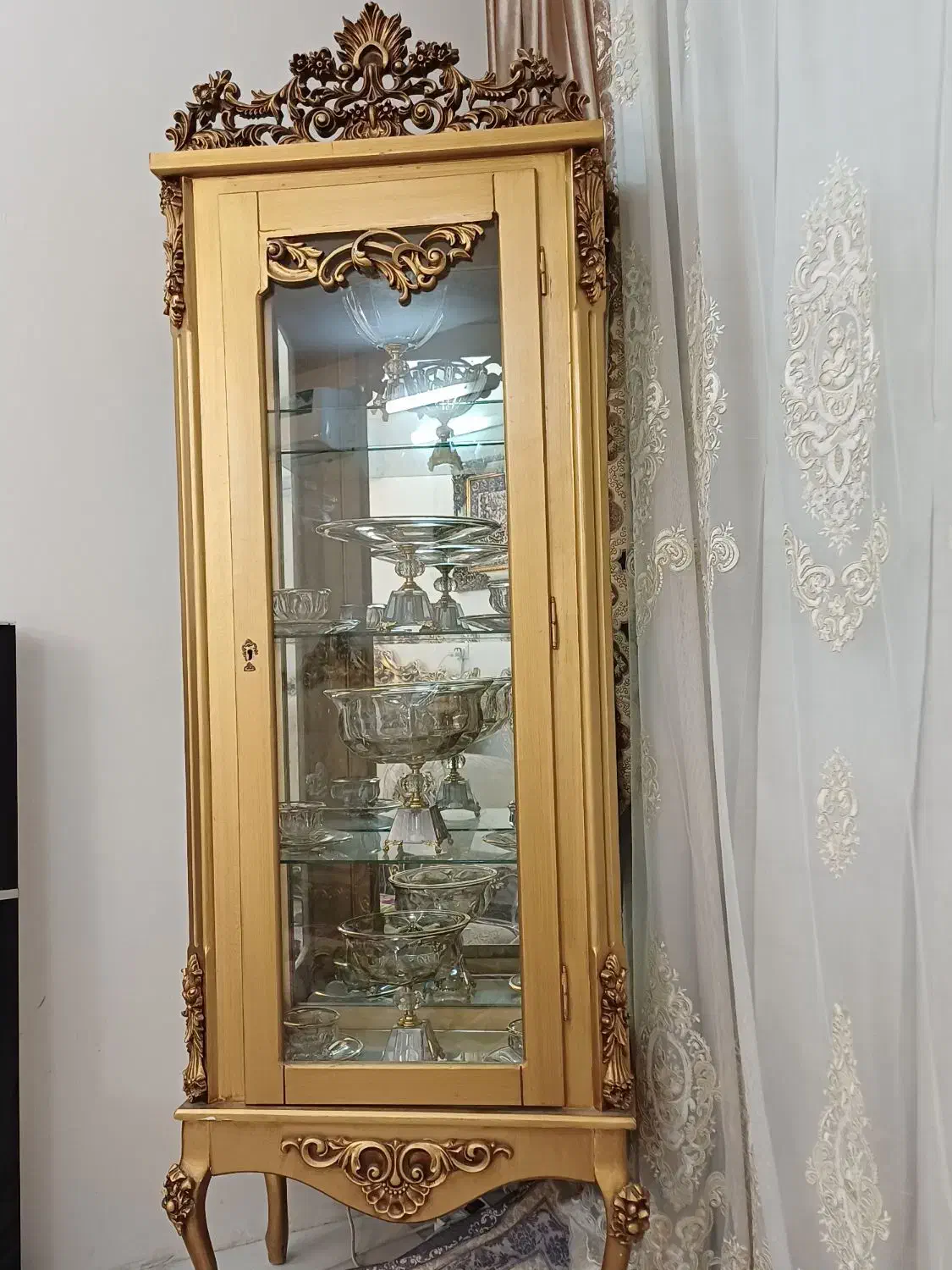 بوفه. گنجه عروس رنگ طلایی|بوفه، ویترین، کنسول|مشهد, طلاب|دیوار