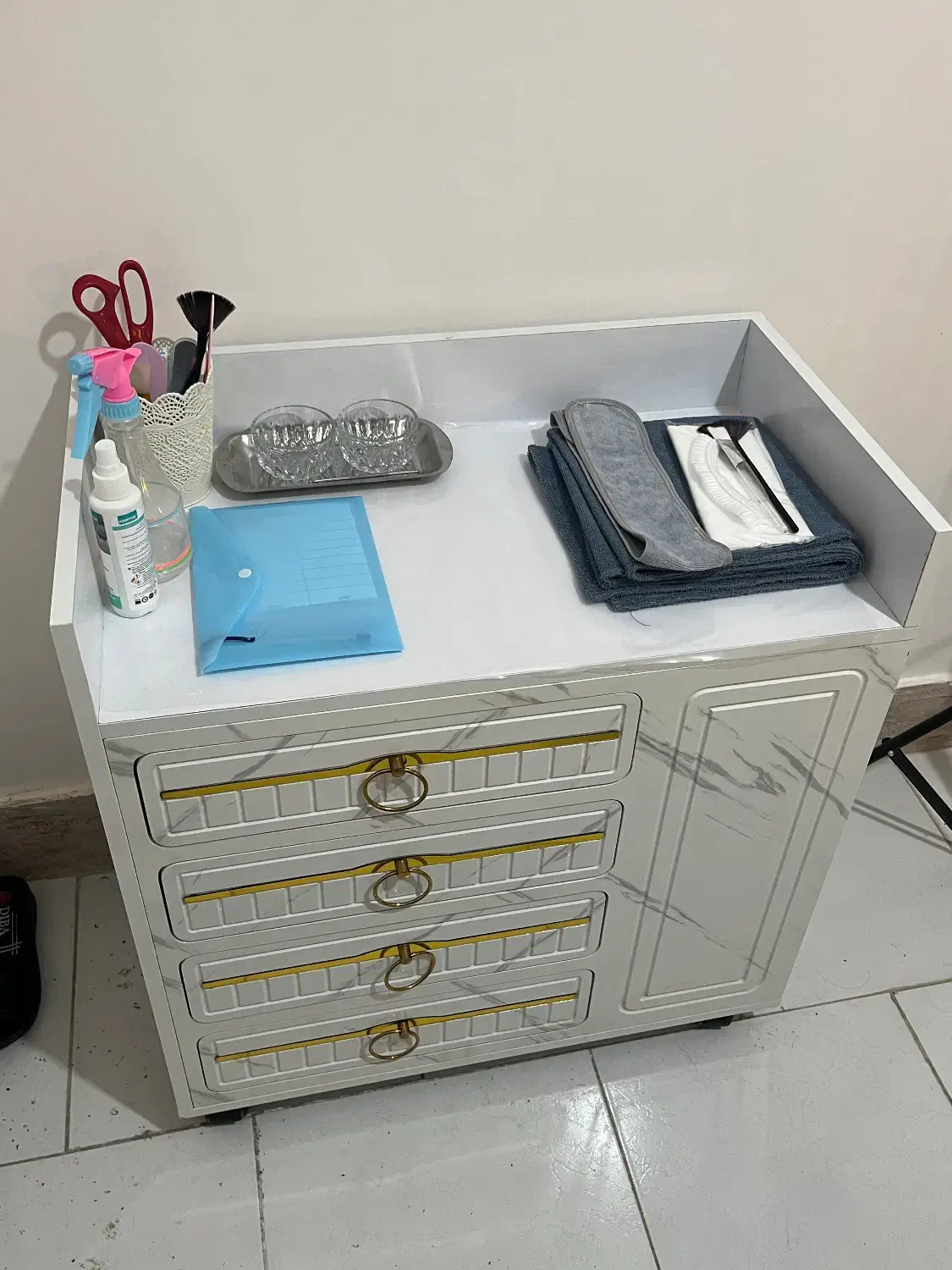 لوازم آرایشگاه|آرایشگاه و سالن‌های زیبایی|گنبد کاووس, |دیوار