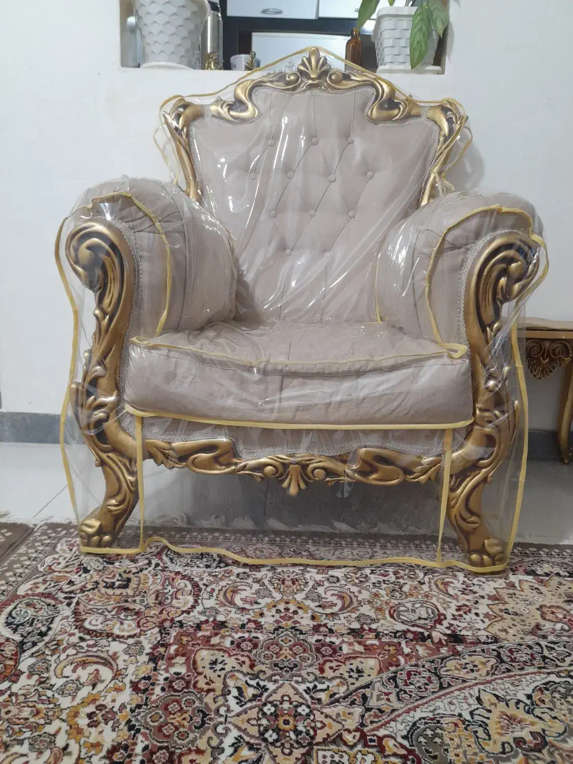 مبل ۷ نفر با کاور نو نو بدون هیچ زدگی|مبلمان خانگی و میز عسلی|نورآباد, |دیوار