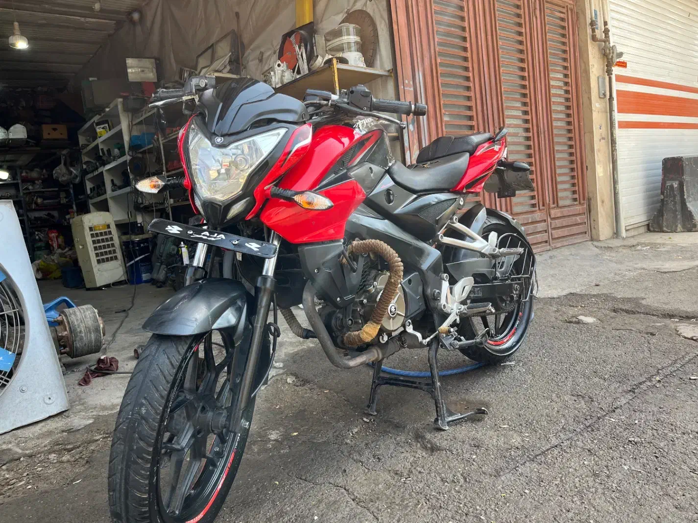 ان اس 150|موتورسیکلت|قم, قلعه کامکار|دیوار