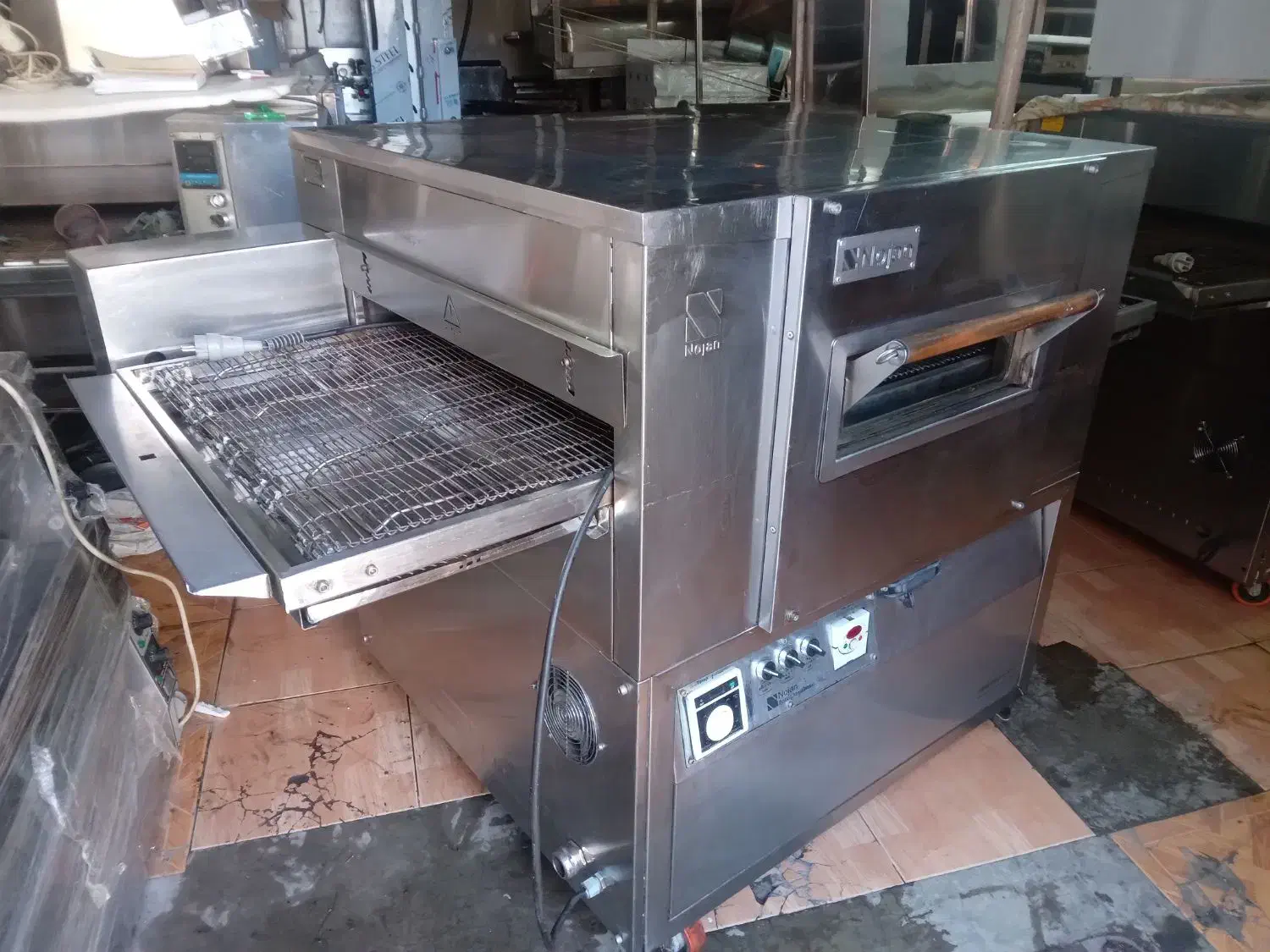 فرریلی نوژان فرپیتزاریلی دهنه۷۰ نوژن|کافی‌شاپ و رستوران|اصفهان, بهارستان|دیوار