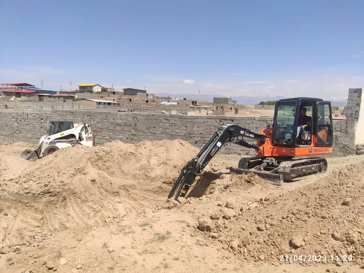 اجاره بابکت، مینی بیل و خاور، حمل نخاله و پخش ماسه|خدمات حمل و نقل|کرج, گلشهر|دیوار