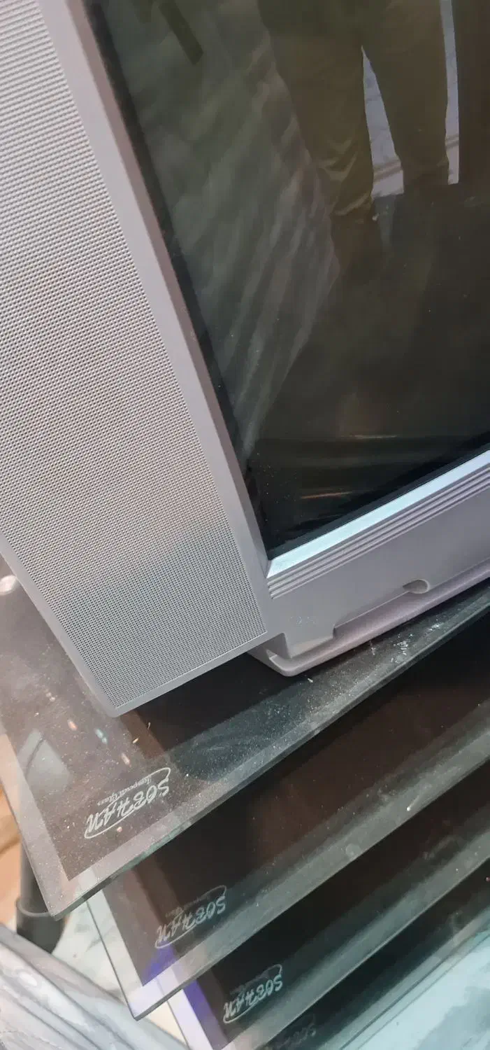 تلویزیون به همراه میز تلویزیون ۲ تومان|تلویزیون و پروژکتور|رشت, دروازه لاکان|دیوار