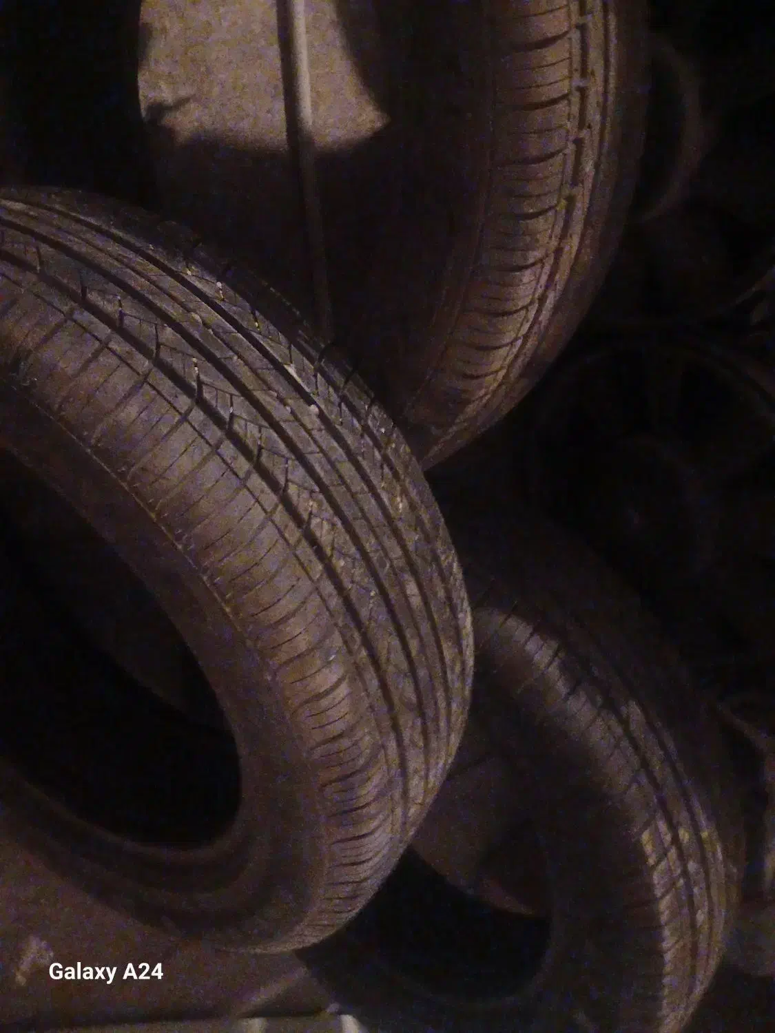 لاستیک ام بی ام شاسی|قطعات یدکی و لوازم جانبی|گرمدره, |دیوار