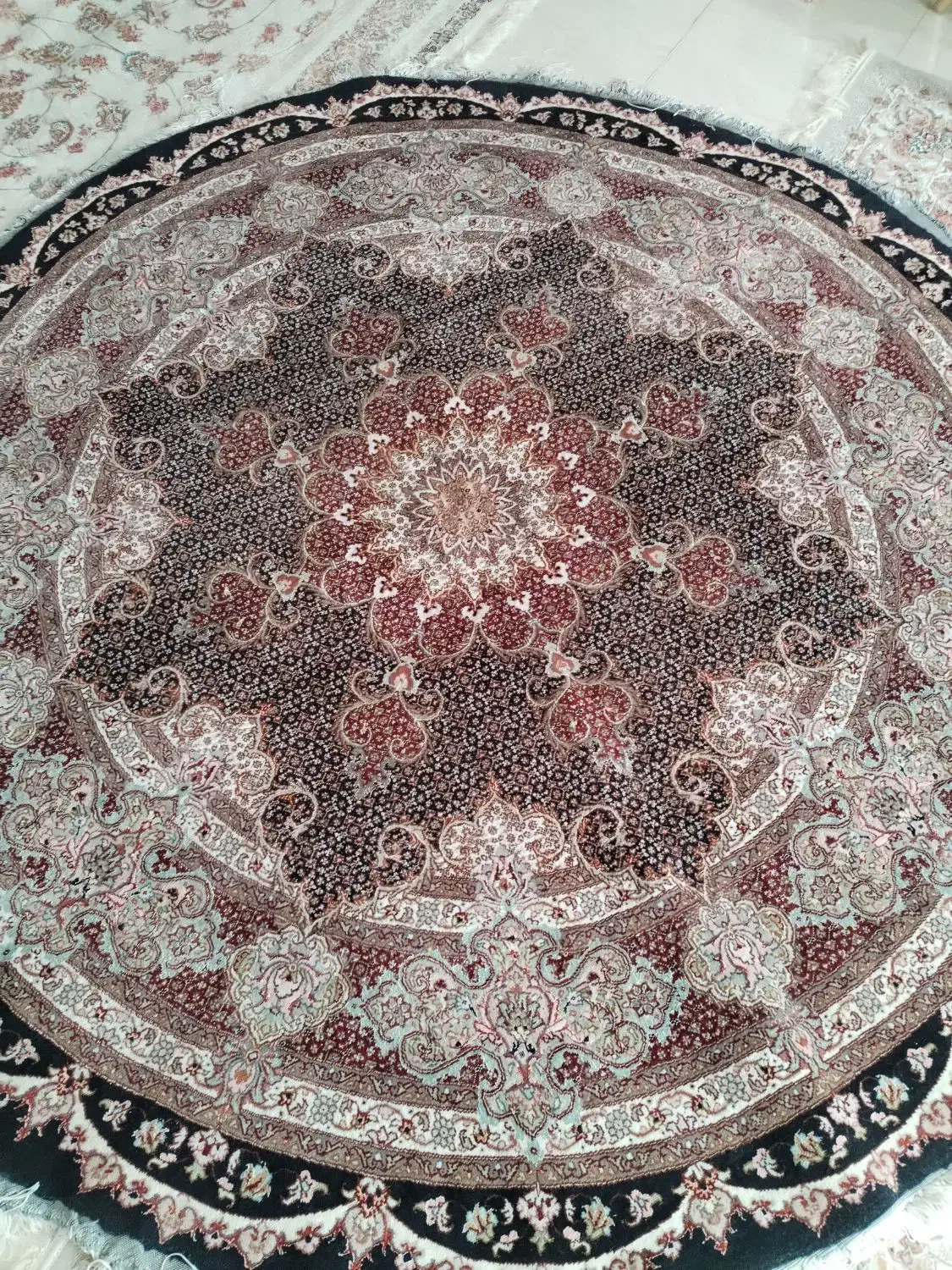 فرش دایره دستبافت ماهی  با ابعاد 2/5×2/5|فرش|خوی, |دیوار