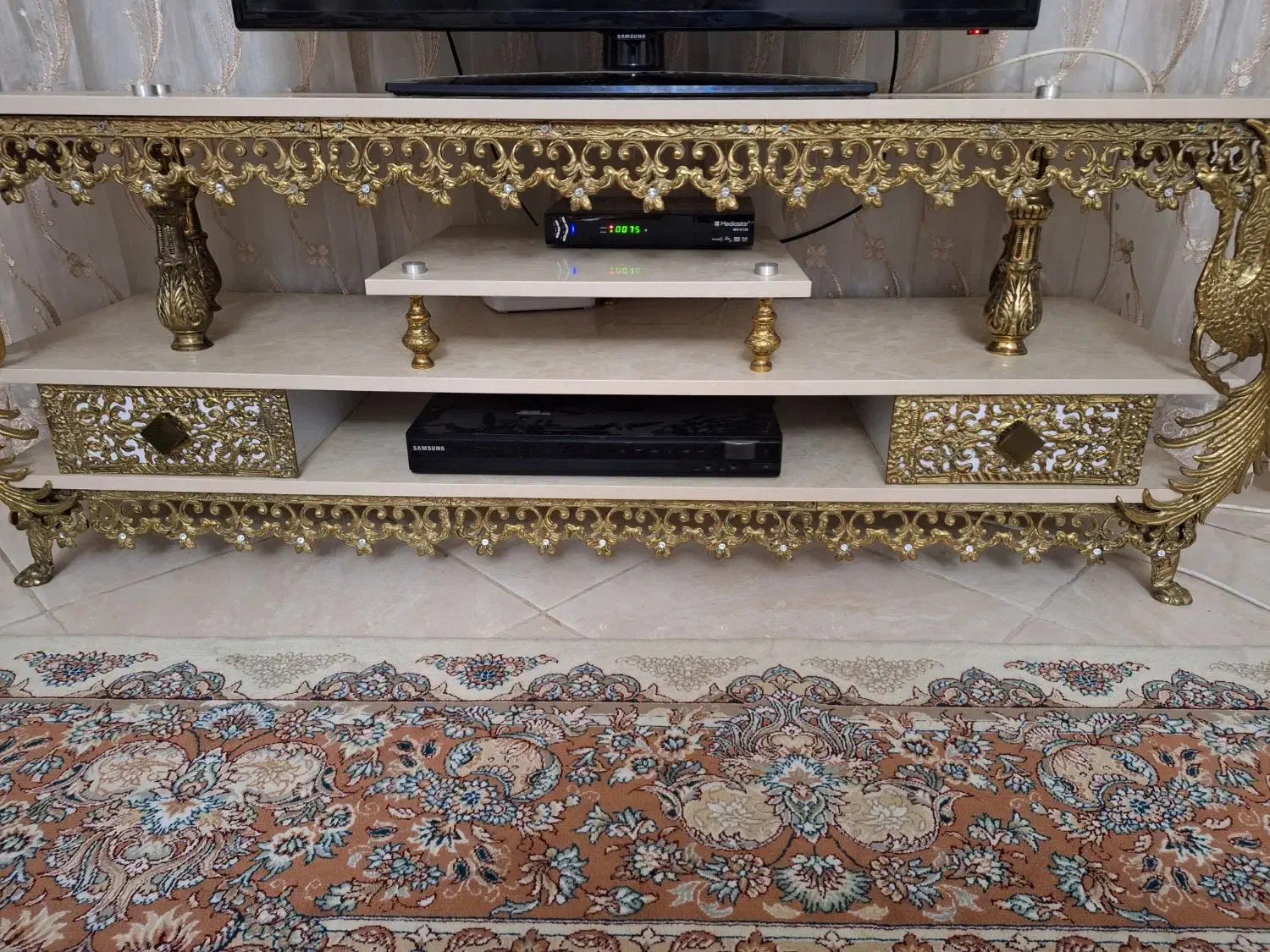 میز تلویزیون، بوفه، ساعت ایستاده برنز اصل و محکم|میز تلویزیون|محمدشهر, محمدشهر|دیوار