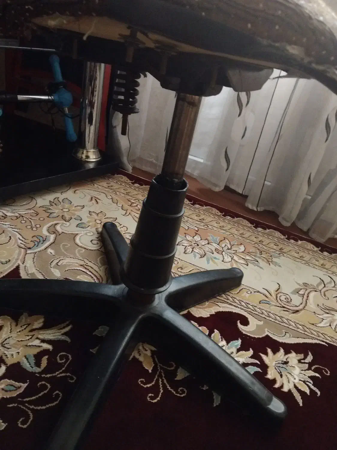 صندلی گردان قیمت ششصدهزار|صندلی و نیمکت|کرمانشاه, |دیوار