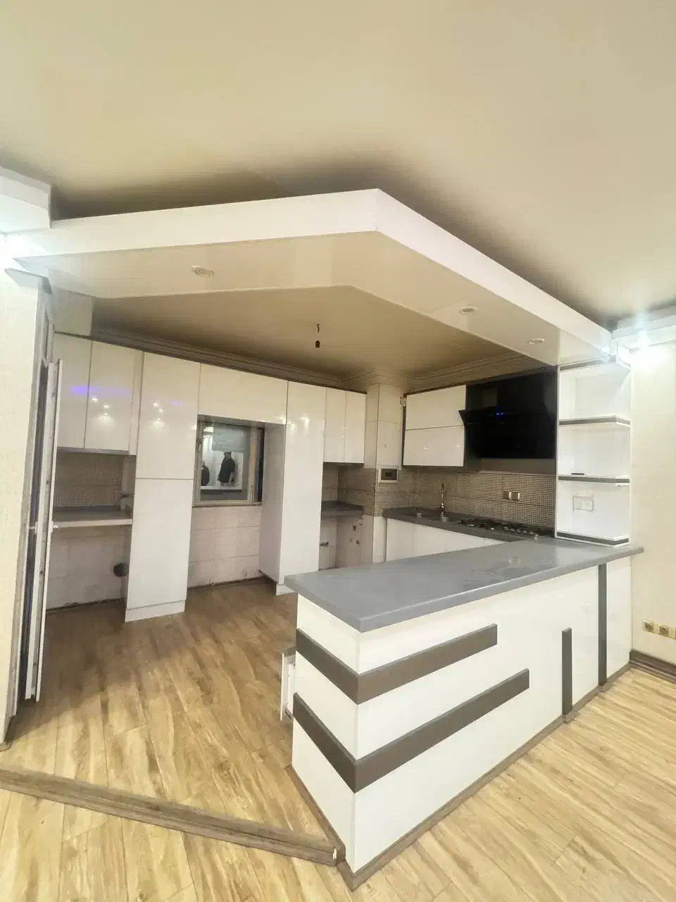 آپارتمان 91 متری تک واحد در خیابان هفتادم