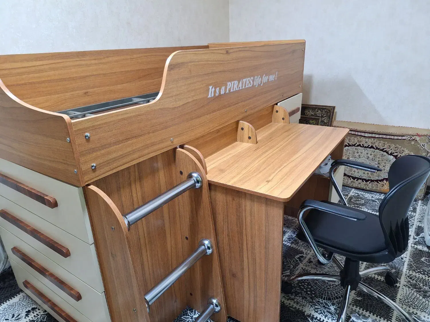 تخت ومیز تحریر  بهترین جنس شرکتی|تخت و سرویس خواب|ساوه, |دیوار