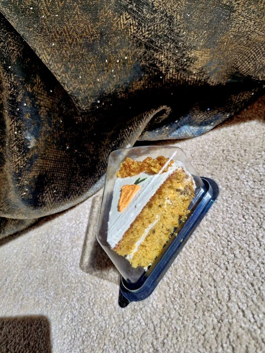 اسلایس کیک هویج گردو با کرم خامه ای|خوردنی و آشامیدنی|اصفهان, فجر|دیوار