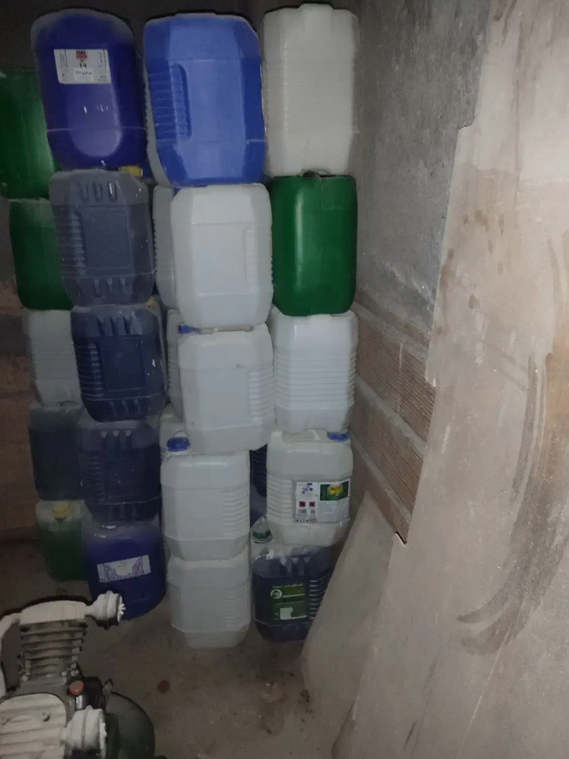 گالن۲۰ لیتری|ظروف نگهدارنده، پلاستیکی، یک‌بارمصرف|بندر ترکمن, |دیوار