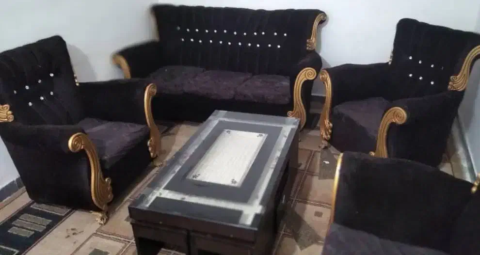 فروش یک دست مبل رویه مخمل قهوه ای|مبلمان خانگی و میز عسلی|اندیمشک, |دیوار