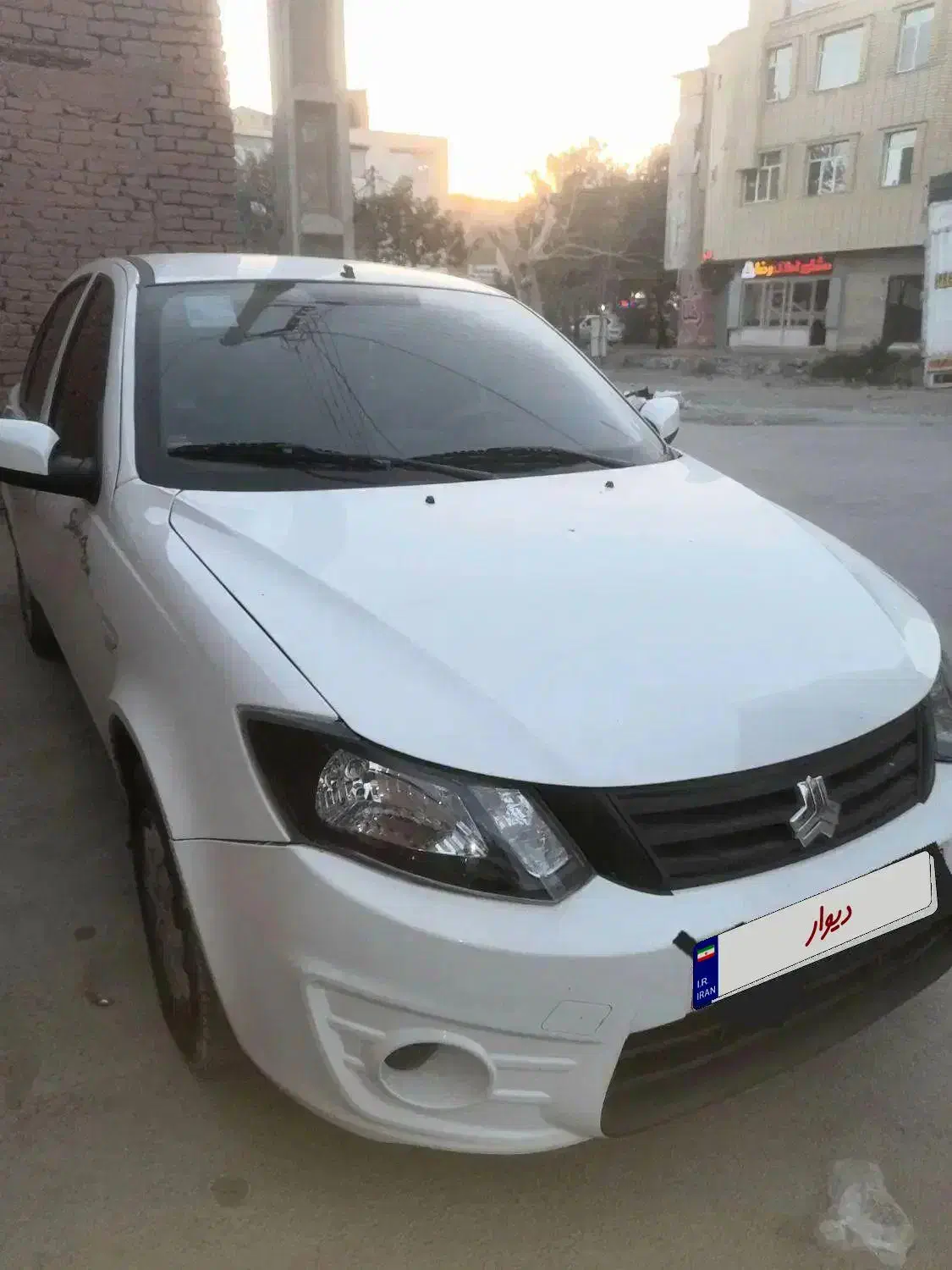 ساینا پلاس سفید (آپشنال)|خودرو سواری و وانت|اصفهان, شهریار|دیوار