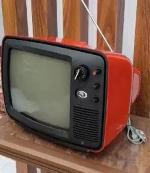 تلویزیون قدیمی سیاه و سفید|کلکسیون اشیاء عتیقه|یزد, |دیوار